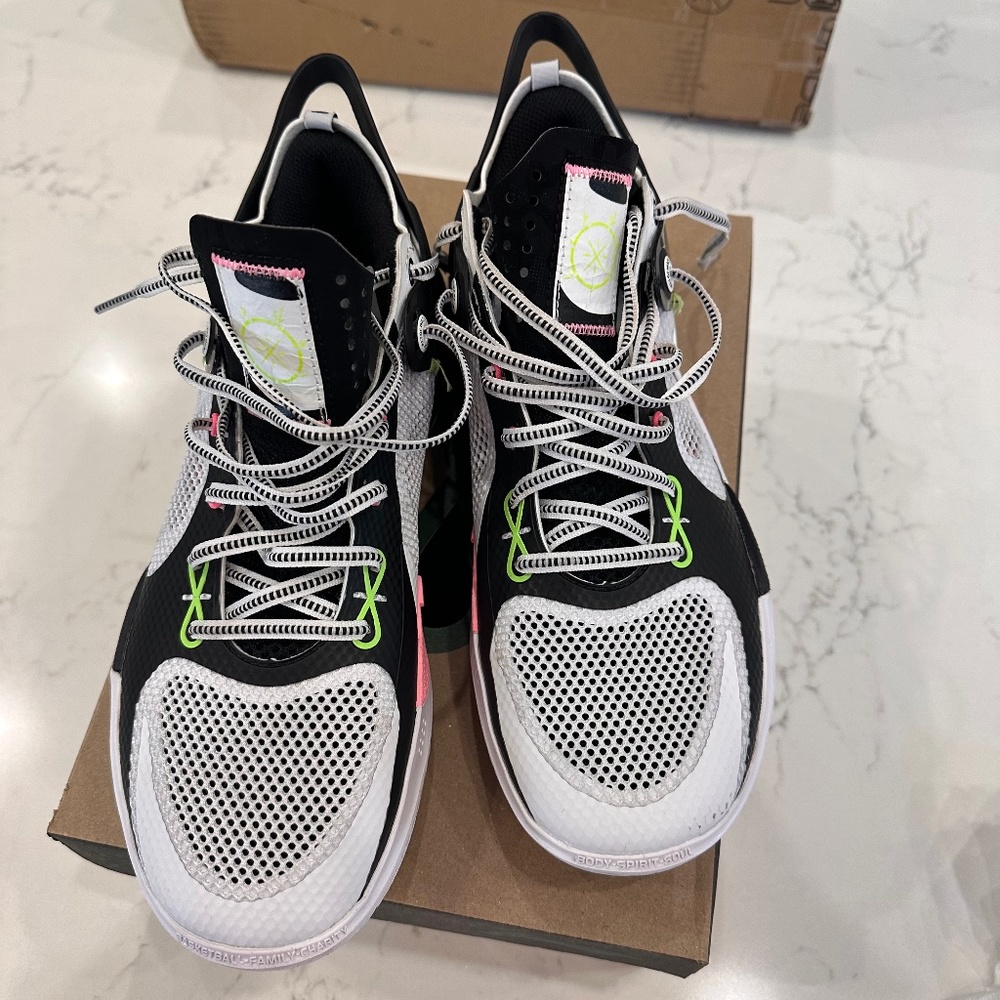 Li-Ning Wade Fission 8 Panda 8.5